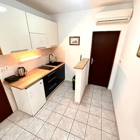 Apartmani Antonia Novalja Exterior photo